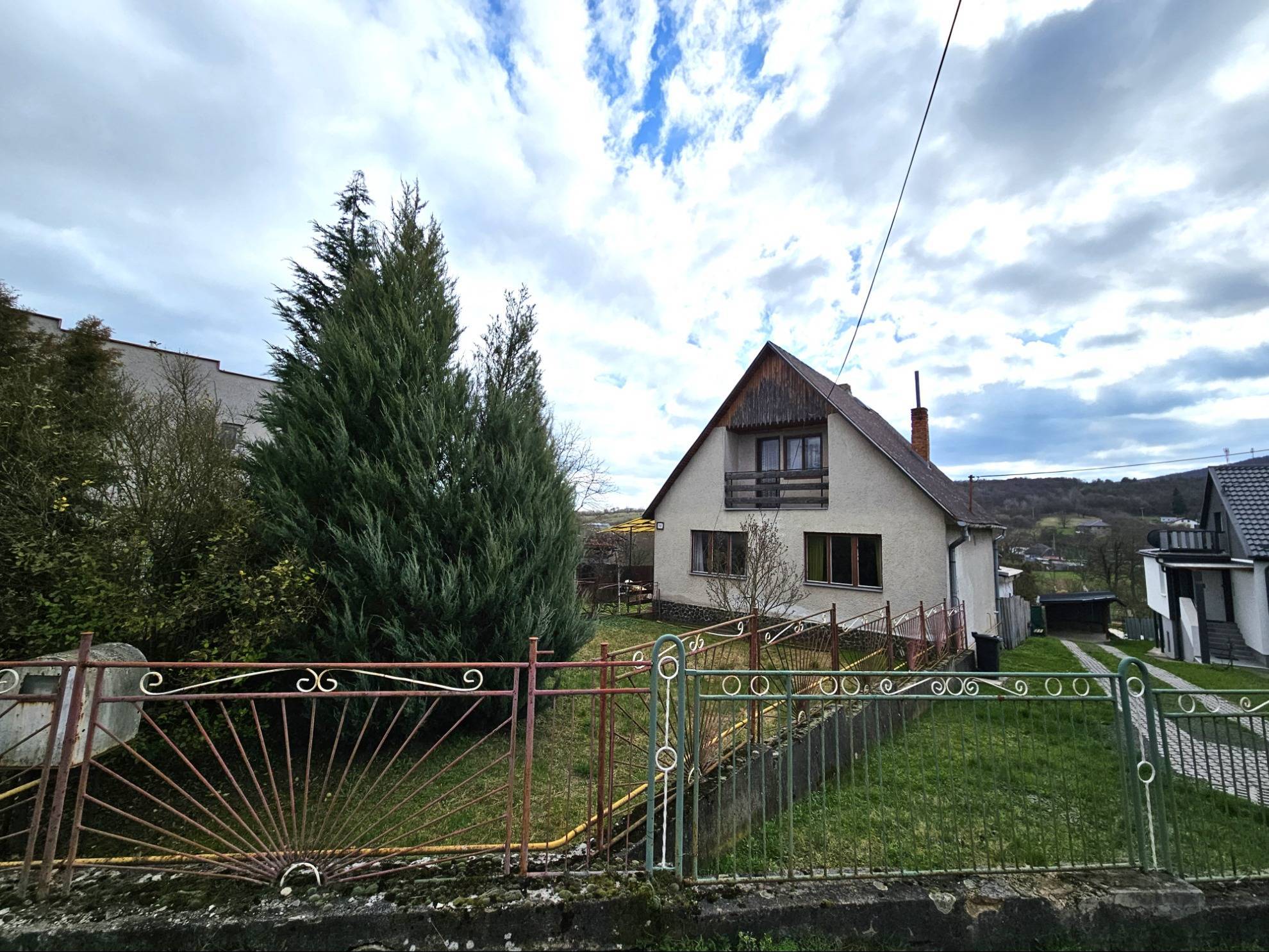 Na predaj rodinný dom s veľkým pozemkom 2000 m2, obec Kalša, Košice - okolie